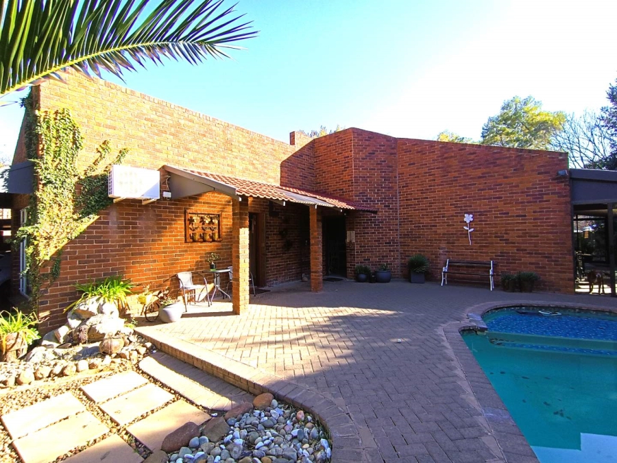 4 Bedroom Property for Sale in Langenhovenpark Free State
